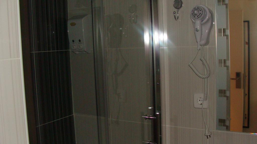 Hostal Jq Madrid 1 Екстериор снимка