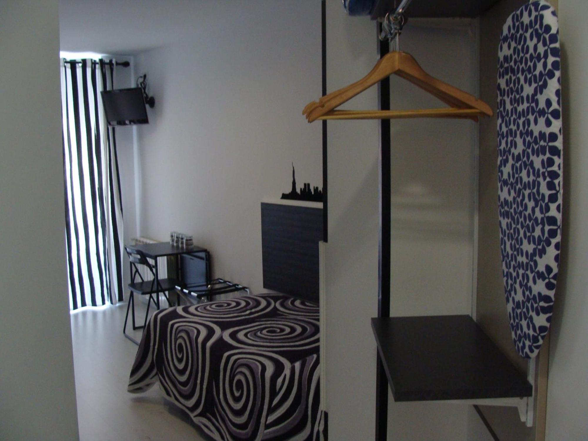 Hostal Jq Madrid 1 Екстериор снимка