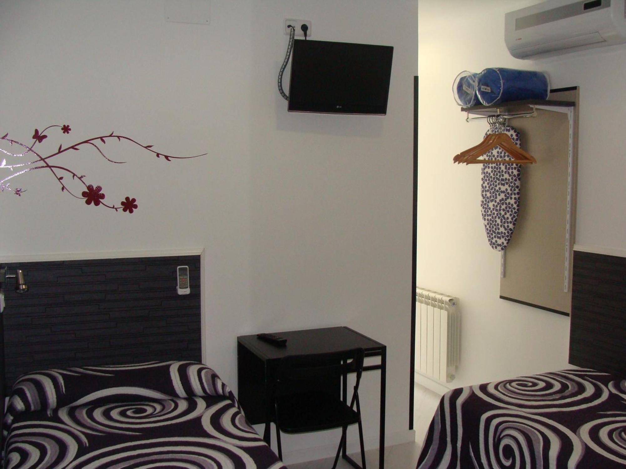 Hostal Jq Madrid 1 Екстериор снимка