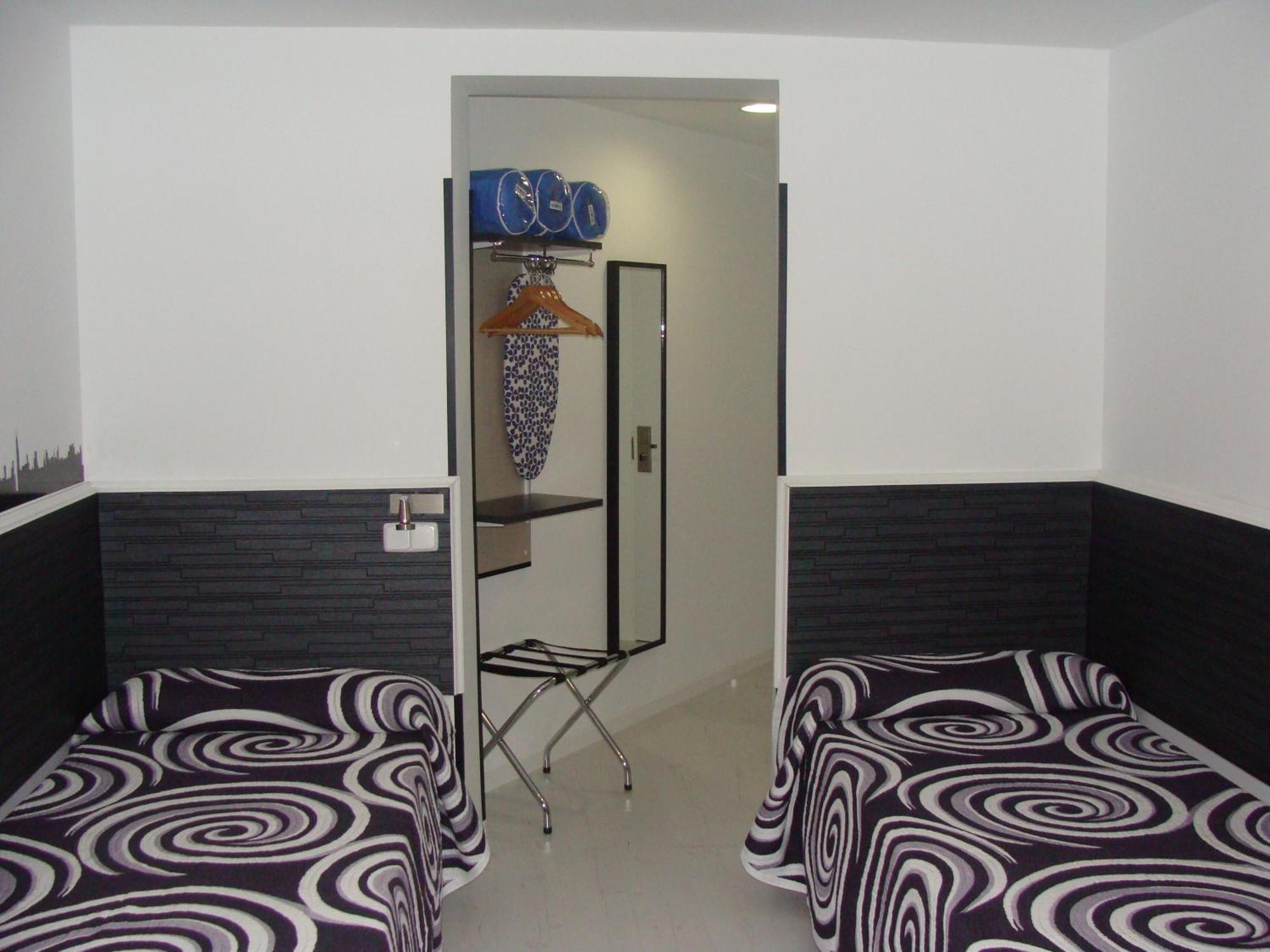Hostal Jq Madrid 1 Екстериор снимка