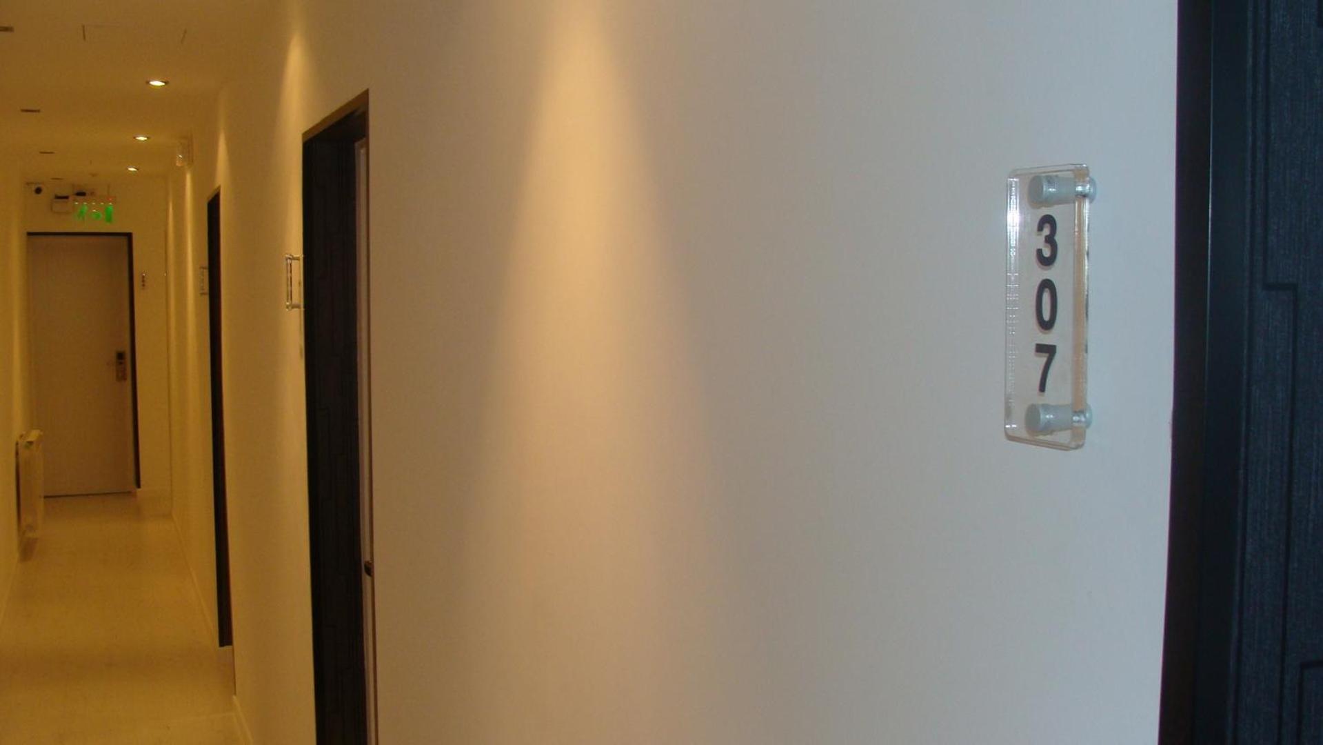 Hostal Jq Madrid 1 Екстериор снимка