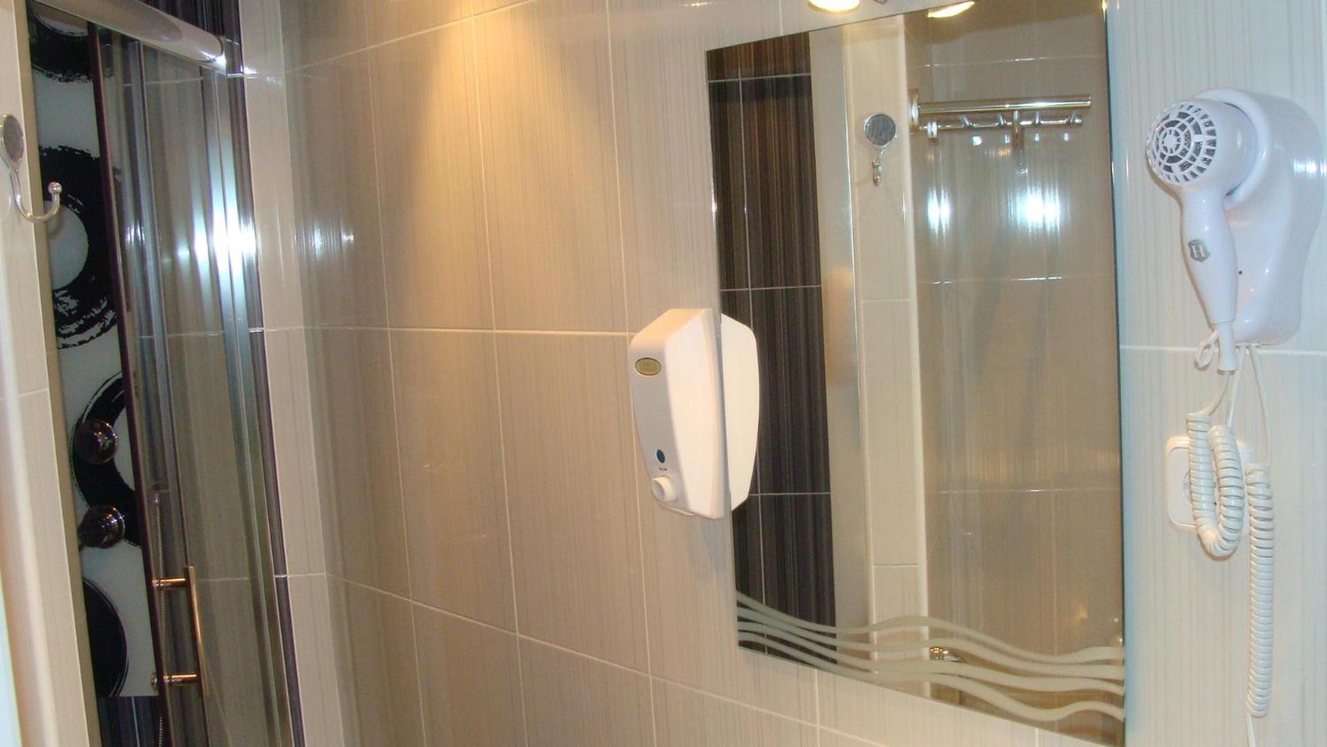 Hostal Jq Madrid 1 Екстериор снимка