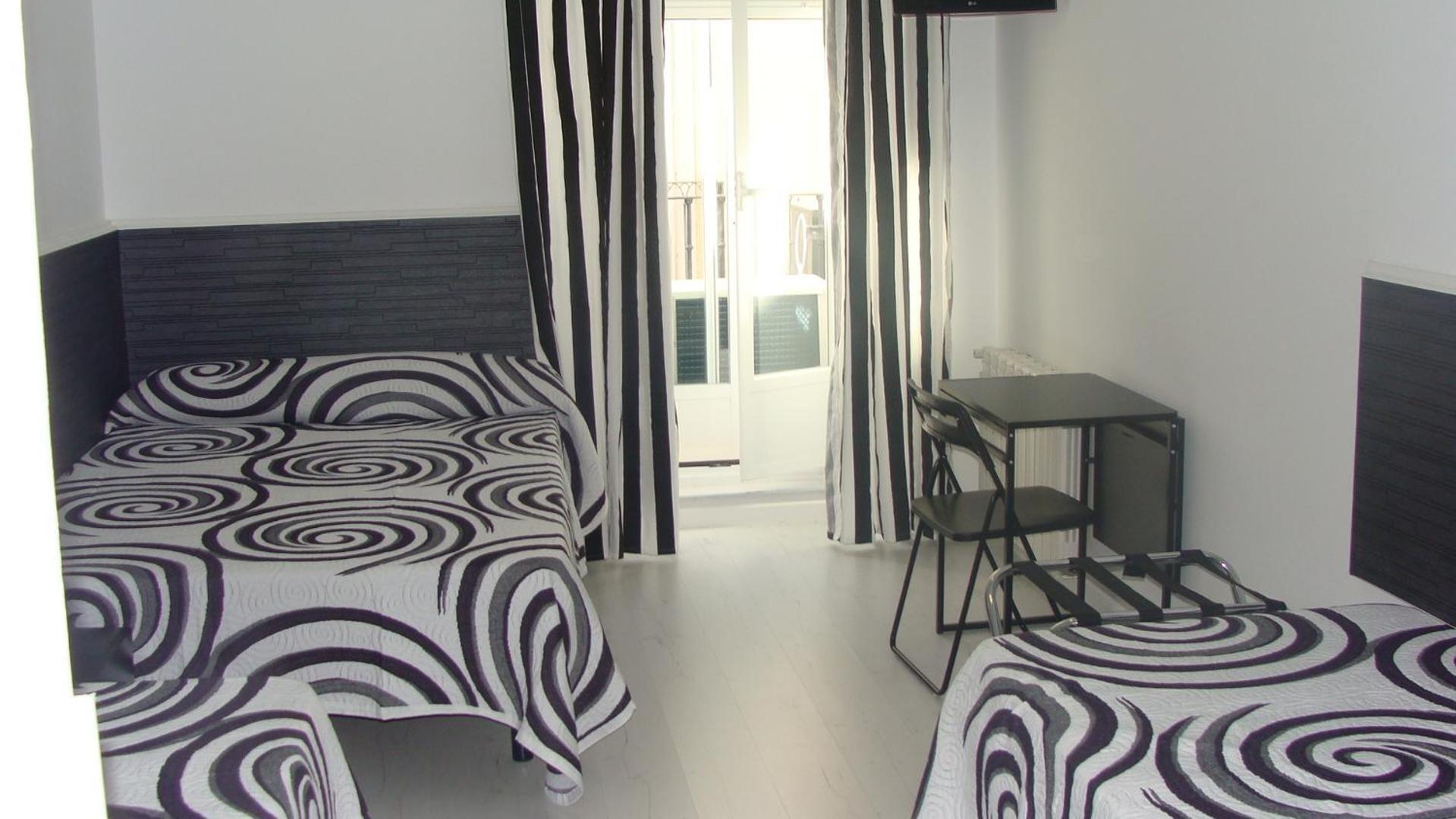 Hostal Jq Madrid 1 Екстериор снимка