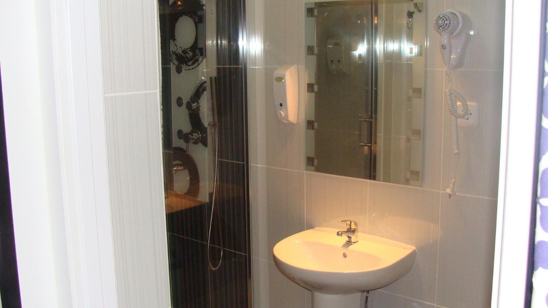 Hostal Jq Madrid 1 Екстериор снимка