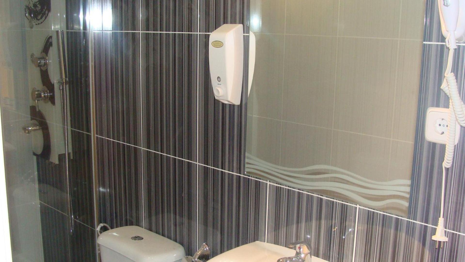 Hostal Jq Madrid 1 Екстериор снимка