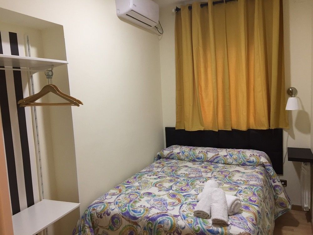 Hostal Jq Madrid 1 Екстериор снимка