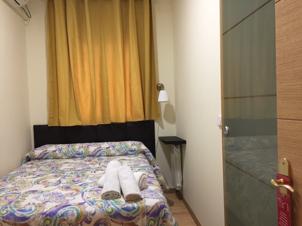 Hostal Jq Madrid 1 Екстериор снимка