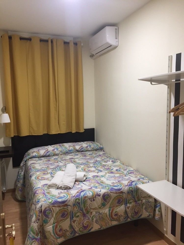 Hostal Jq Madrid 1 Екстериор снимка