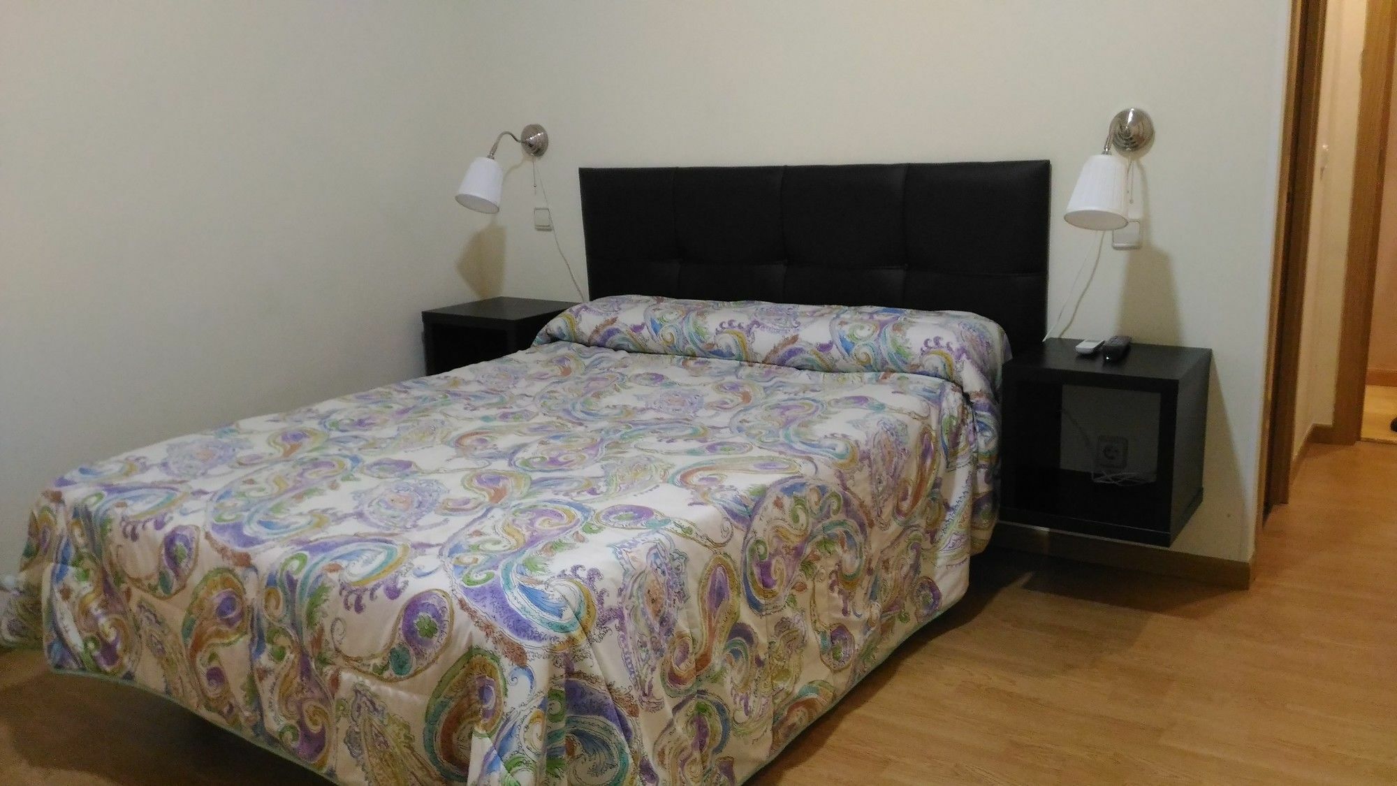 Hostal Jq Madrid 1 Екстериор снимка