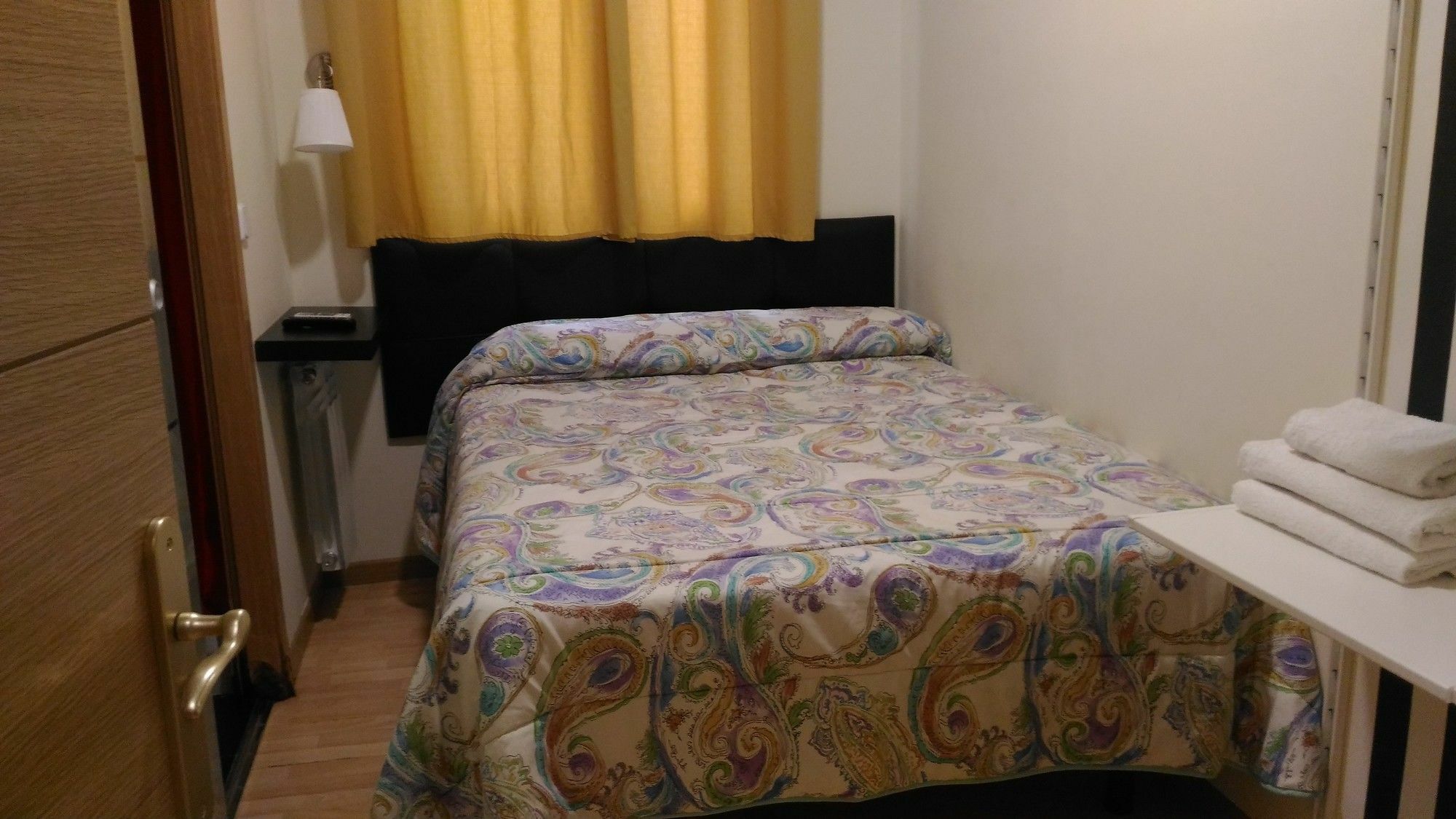 Hostal Jq Madrid 1 Екстериор снимка