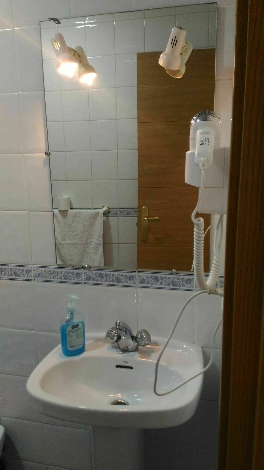 Hostal Jq Madrid 1 Екстериор снимка
